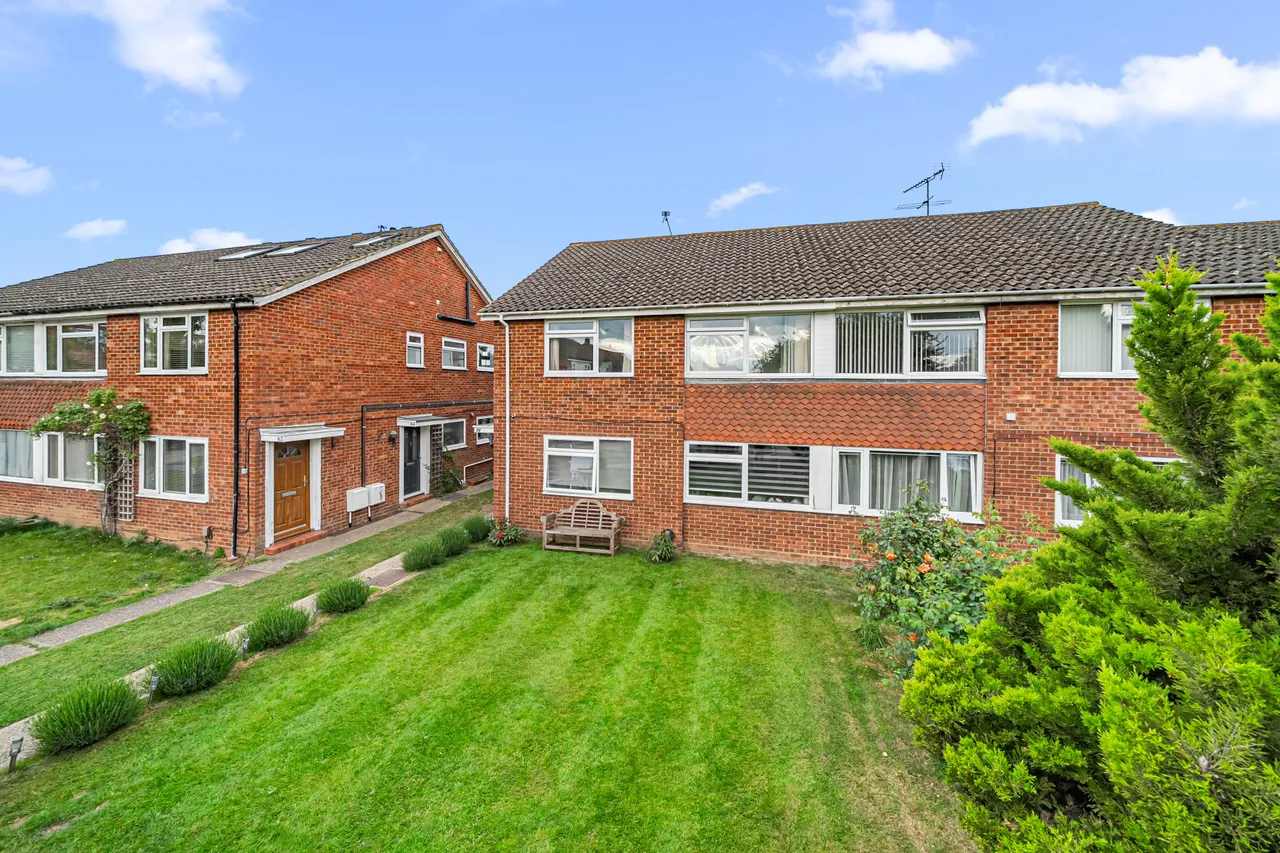Roakes Avenue, Addlestone, KT15, photo 15