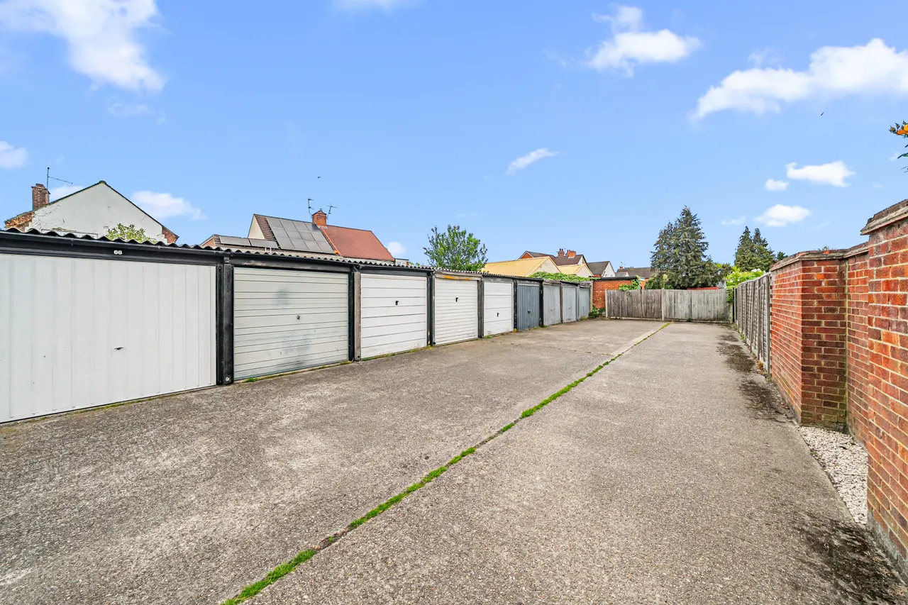 Roakes Avenue, Addlestone, KT15, photo 23