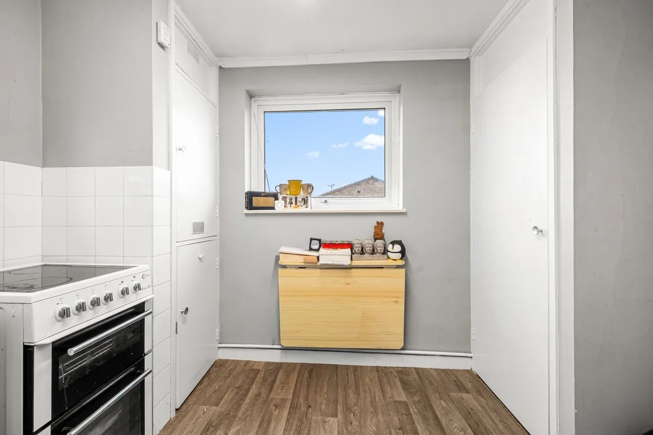 Roakes Avenue, Addlestone, KT15, photo 19
