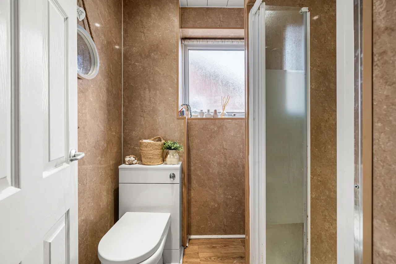 Roakes Avenue, Addlestone, KT15, photo 7