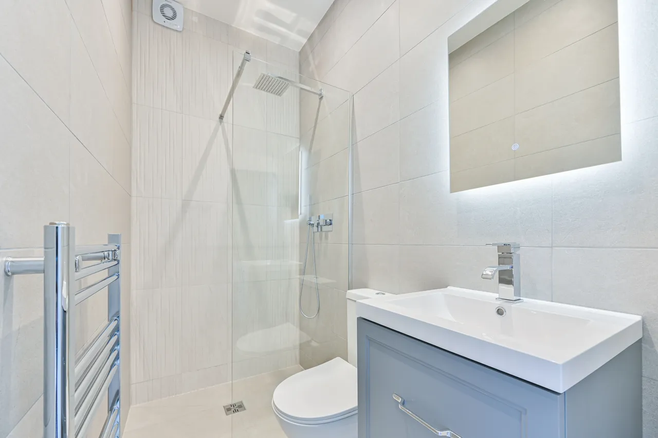 12 Langdale Avenue, Mitcham, photo 9