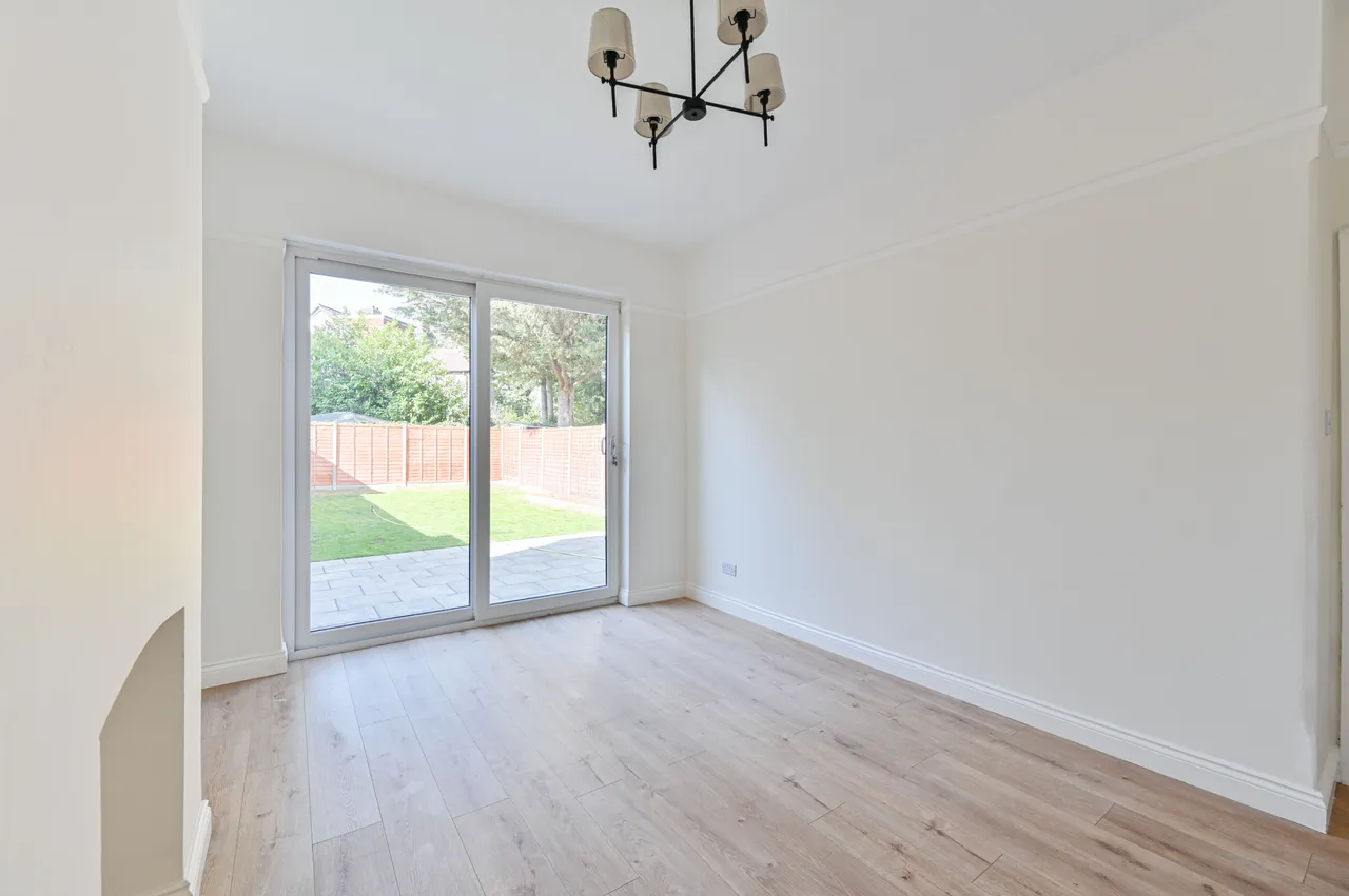 12 Langdale Avenue, Mitcham, photo 11