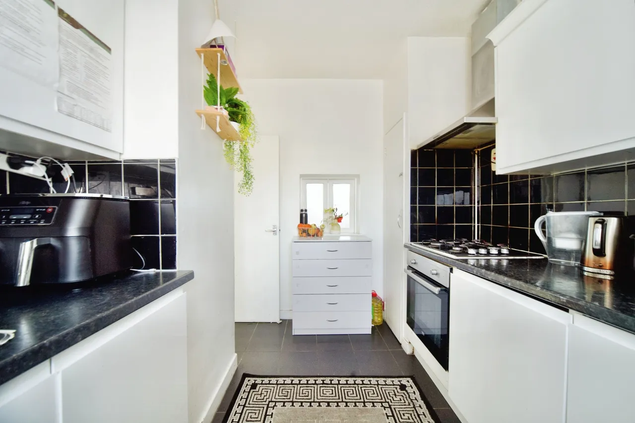 2 bed flat for sale, Poplar High Street, Poplar, E14