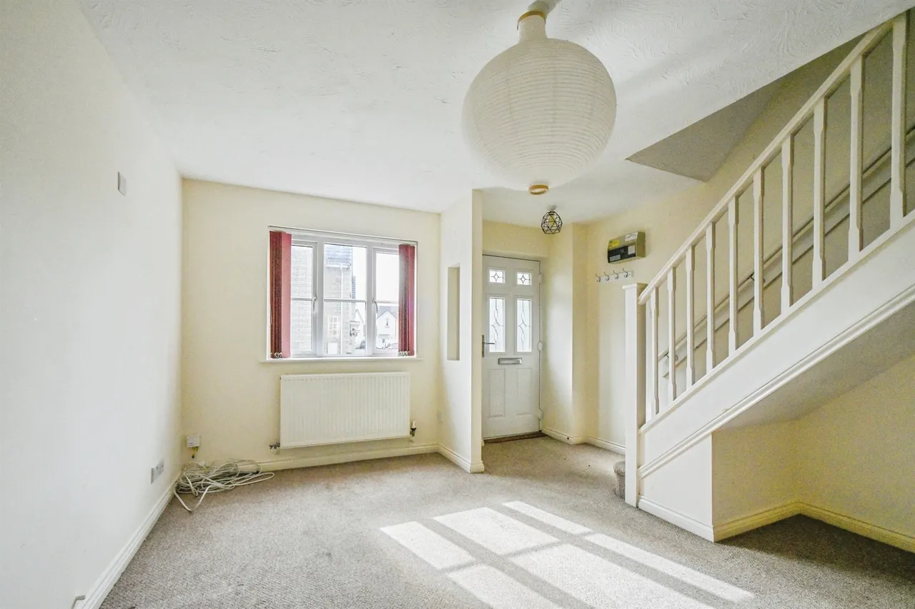 Springfield Drive, Calne, SN11, photo 2