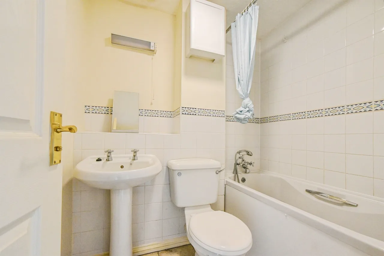 Springfield Drive, Calne, SN11, photo 6