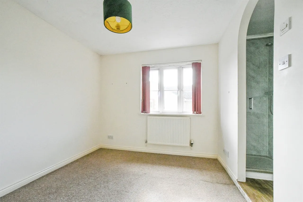 Springfield Drive, Calne, SN11, photo 10