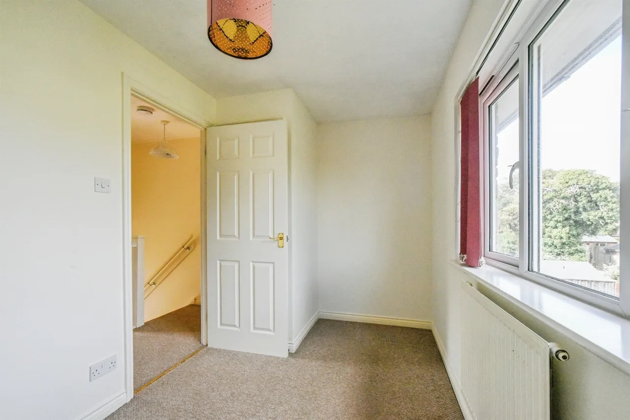 Springfield Drive, Calne, SN11, photo 5