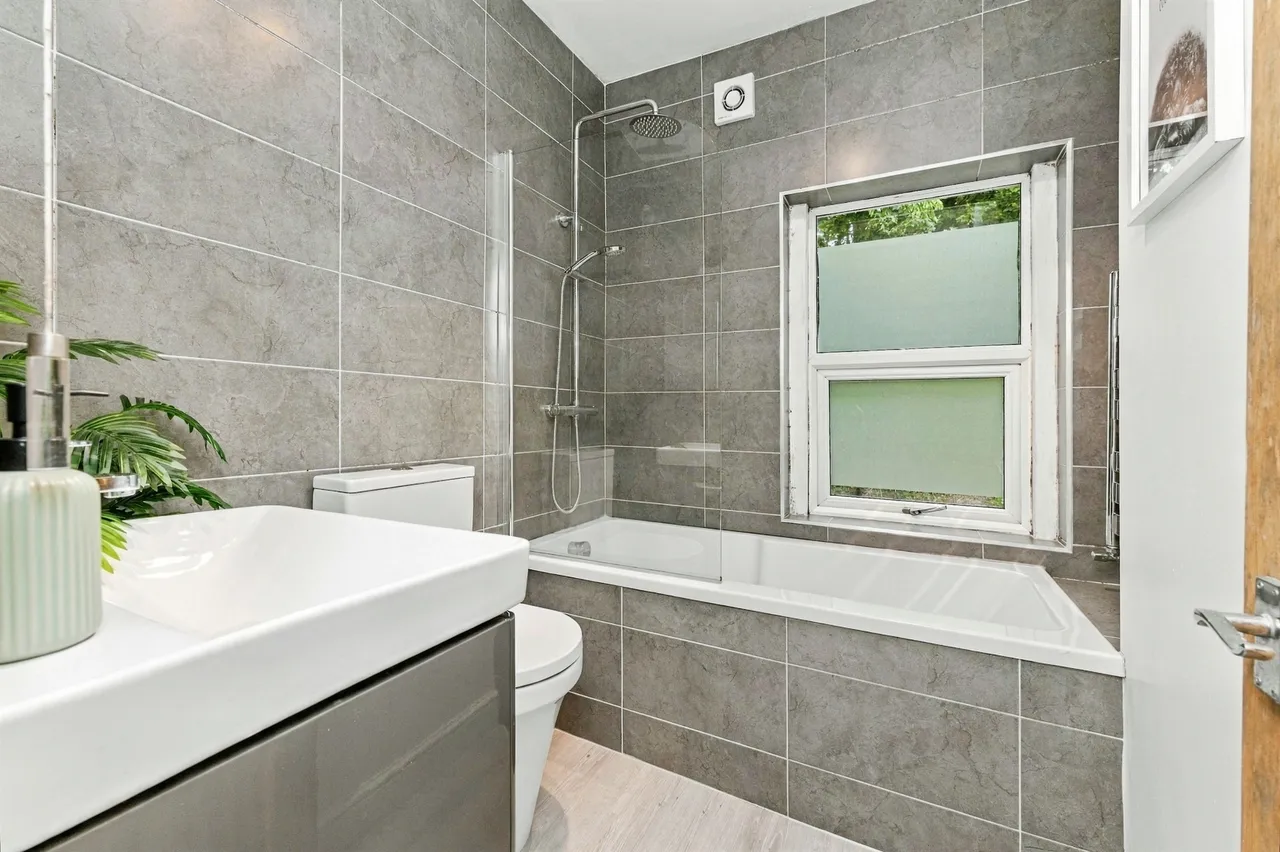 Wells Road, Dewsbury, WF12, photo 8