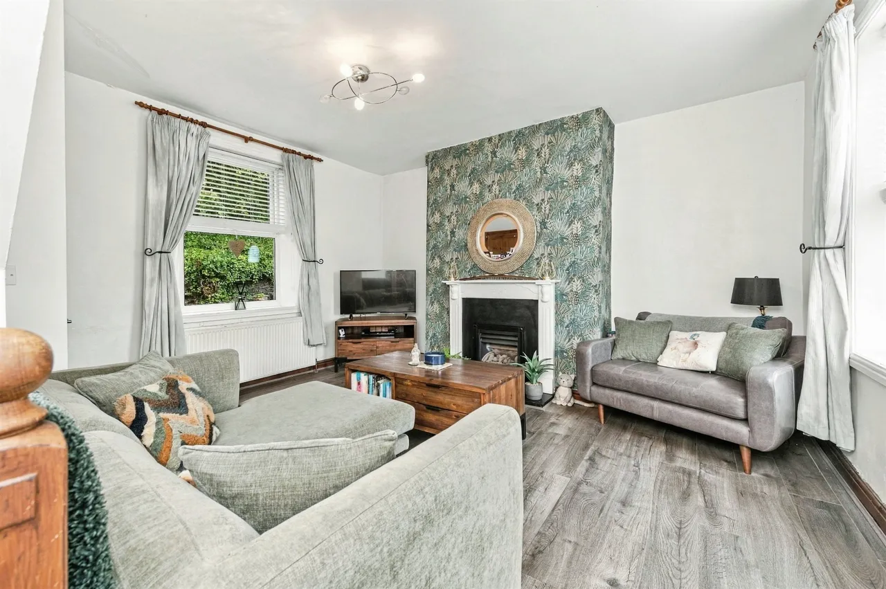 Wells Road, Dewsbury, WF12, photo 3
