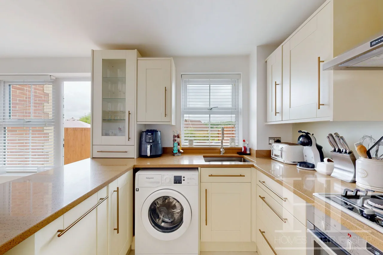 Milborne Road, Maidenbower, RH10, photo 8