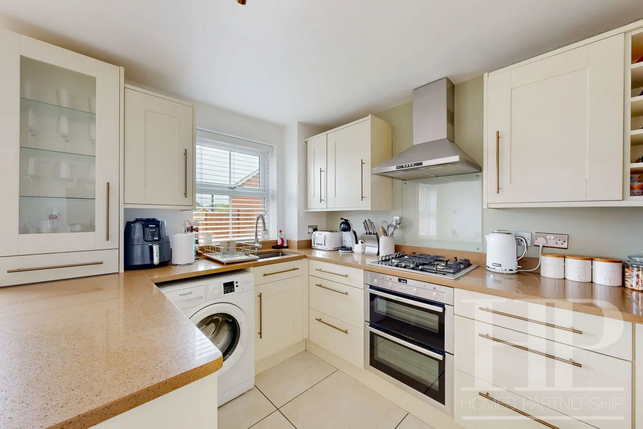 Milborne Road, Maidenbower, RH10, photo 7