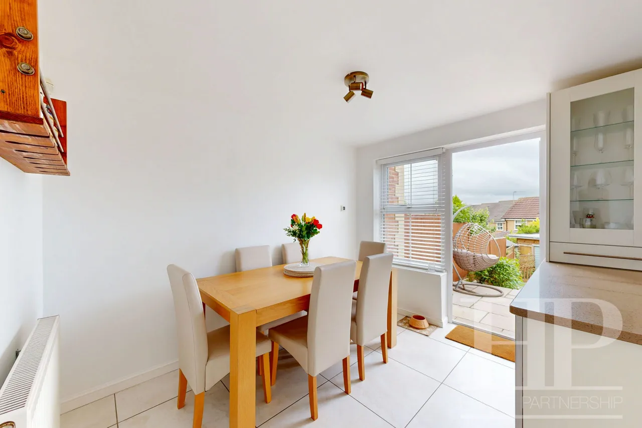 Milborne Road, Maidenbower, RH10, photo 6