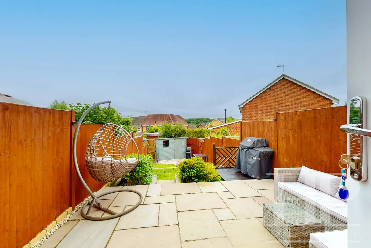 Milborne Road, Maidenbower, RH10, photo 4