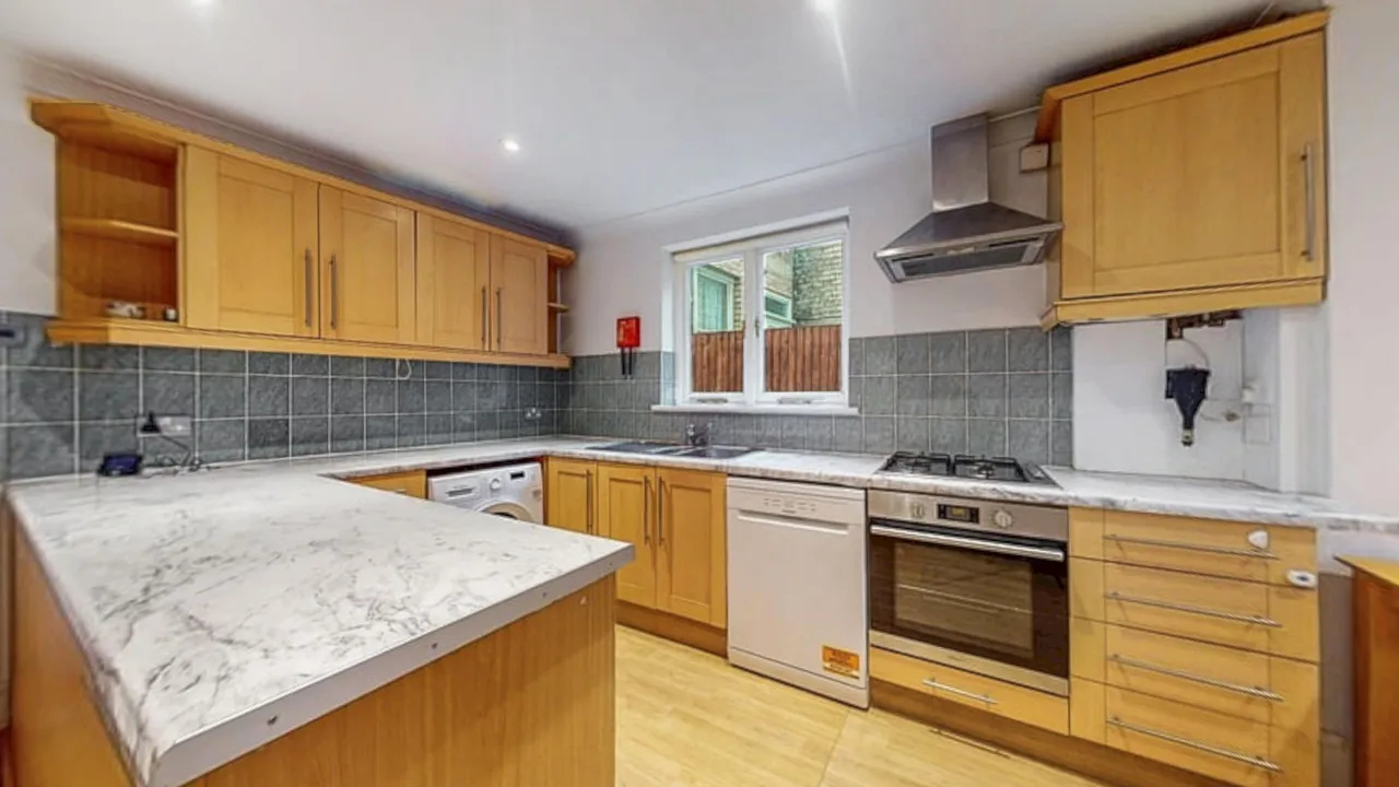 Pembroke Road, N10, photo 2