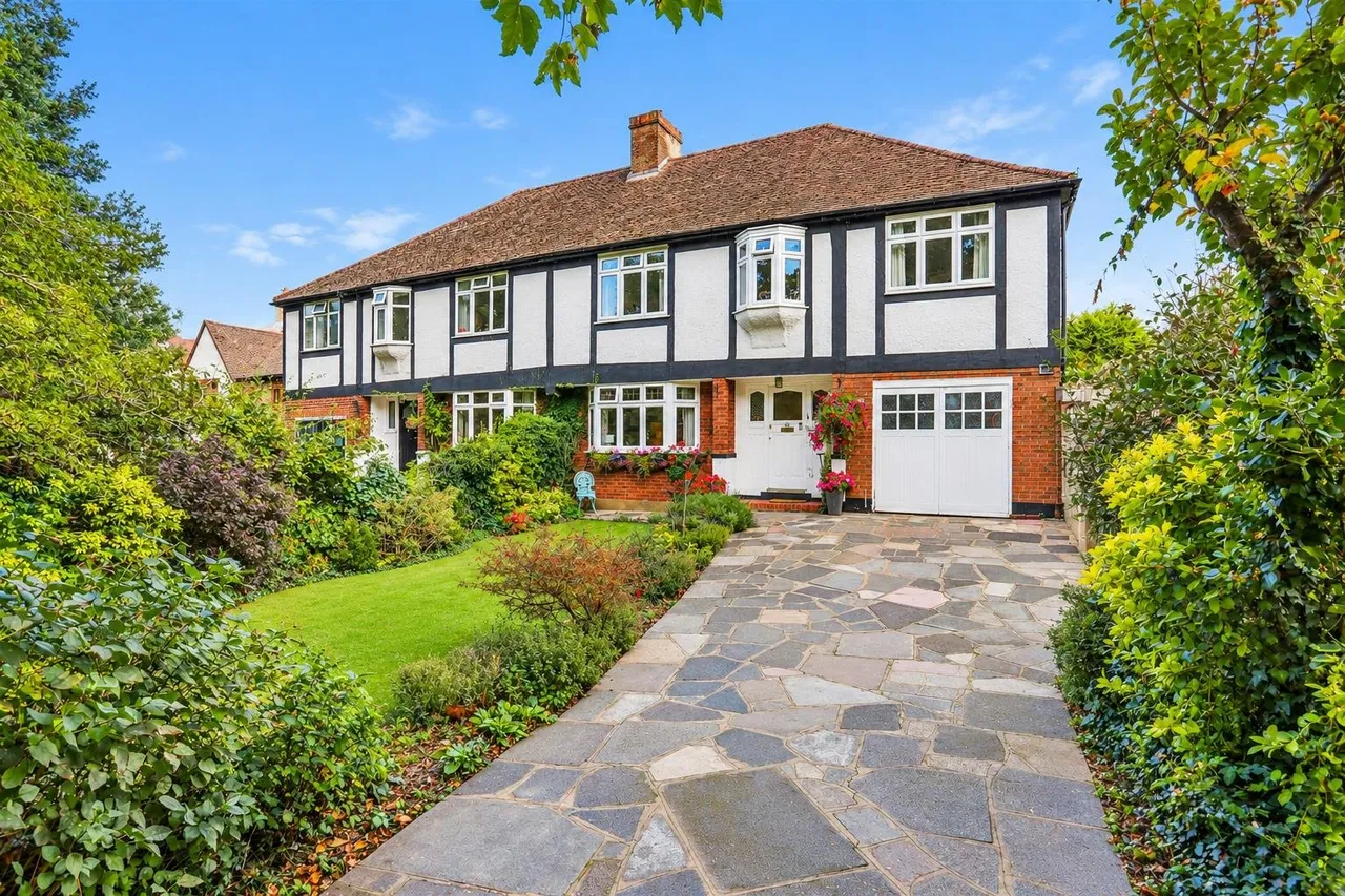 4 bed house for sale, Bolters Lane, Banstead, SM7