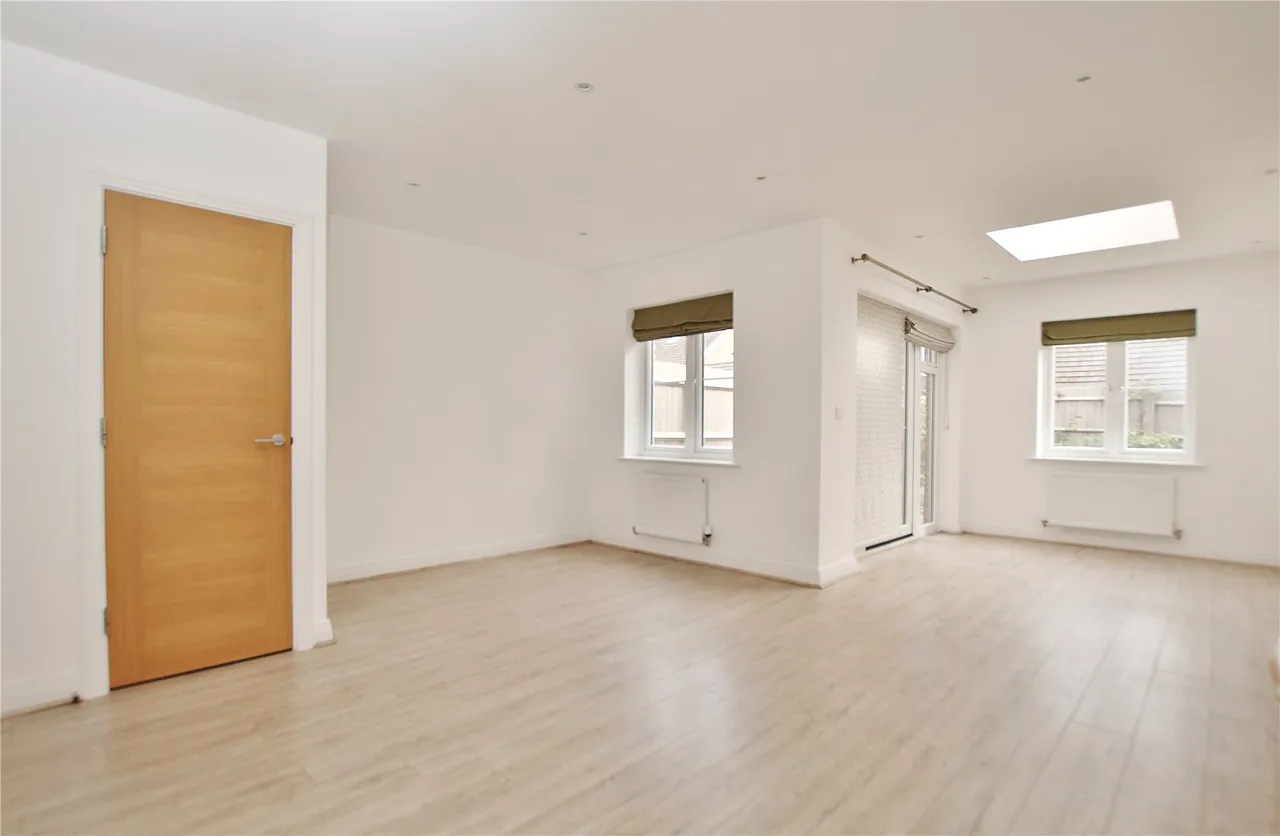 Jersey Close, Knaphill, GU21, photo 4
