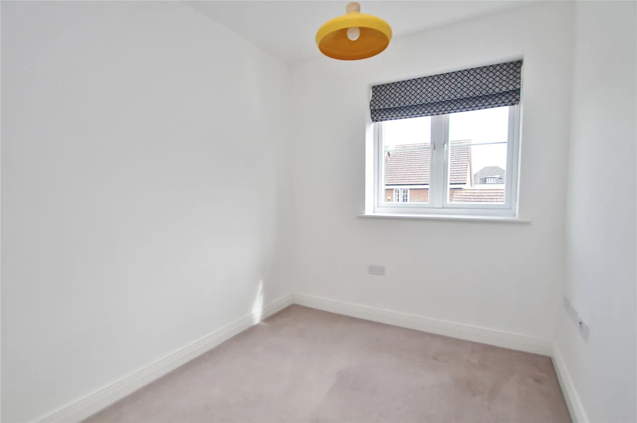 Jersey Close, Knaphill, GU21, photo 8