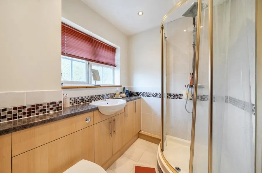 Hawley Road, Blackwater, GU17, photo 13