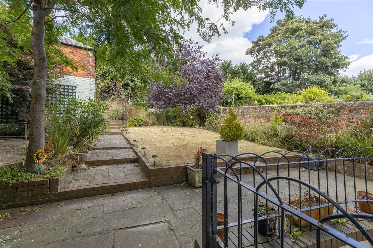 6 bed conversion for sale, Quay Street, Halesworth, IP19