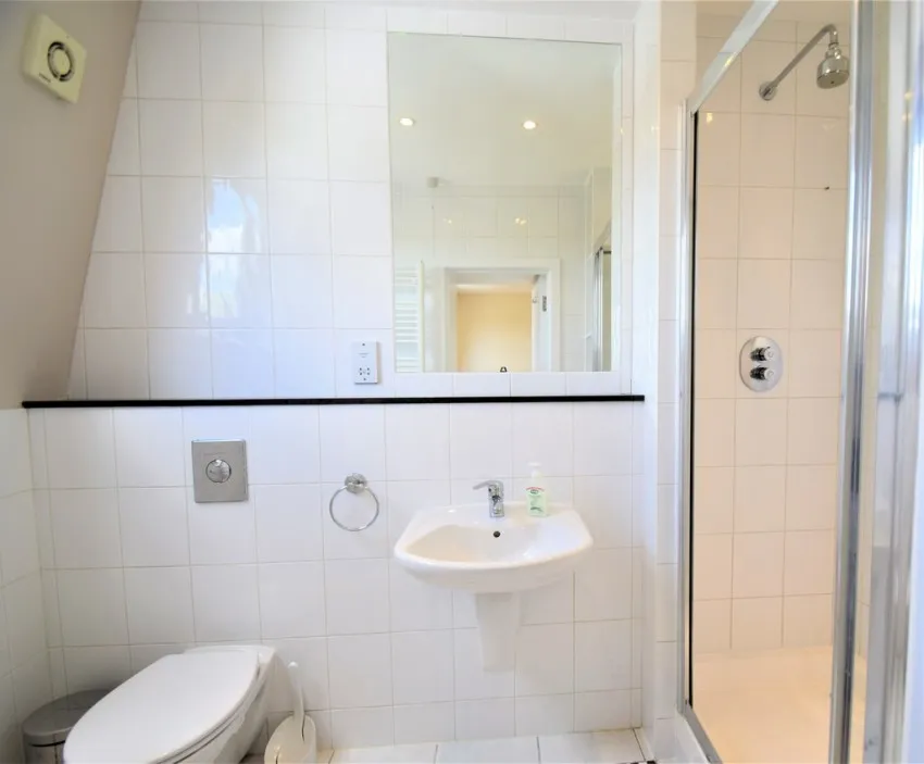 Chiswick High Road, W4, photo 5