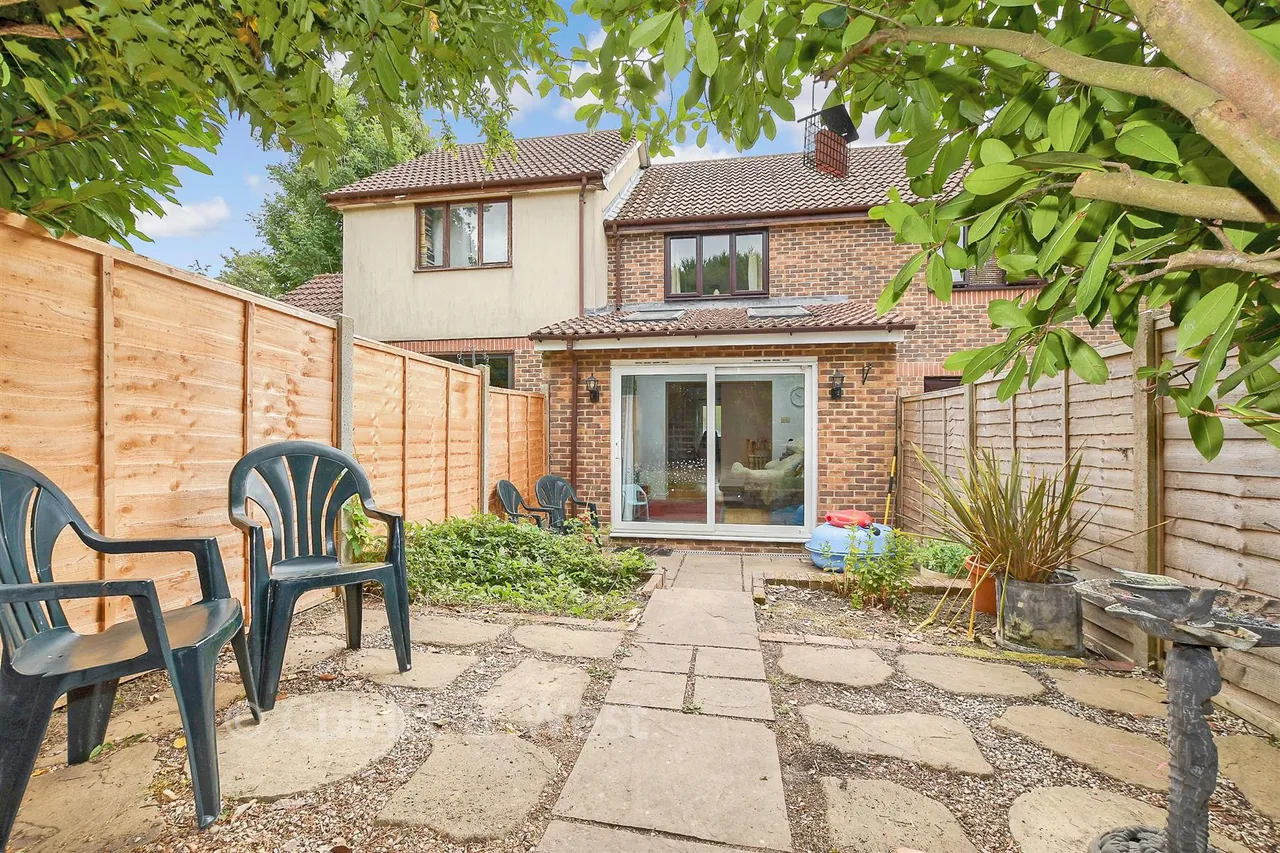 Mount Rise, Redhill, RH1, photo 15