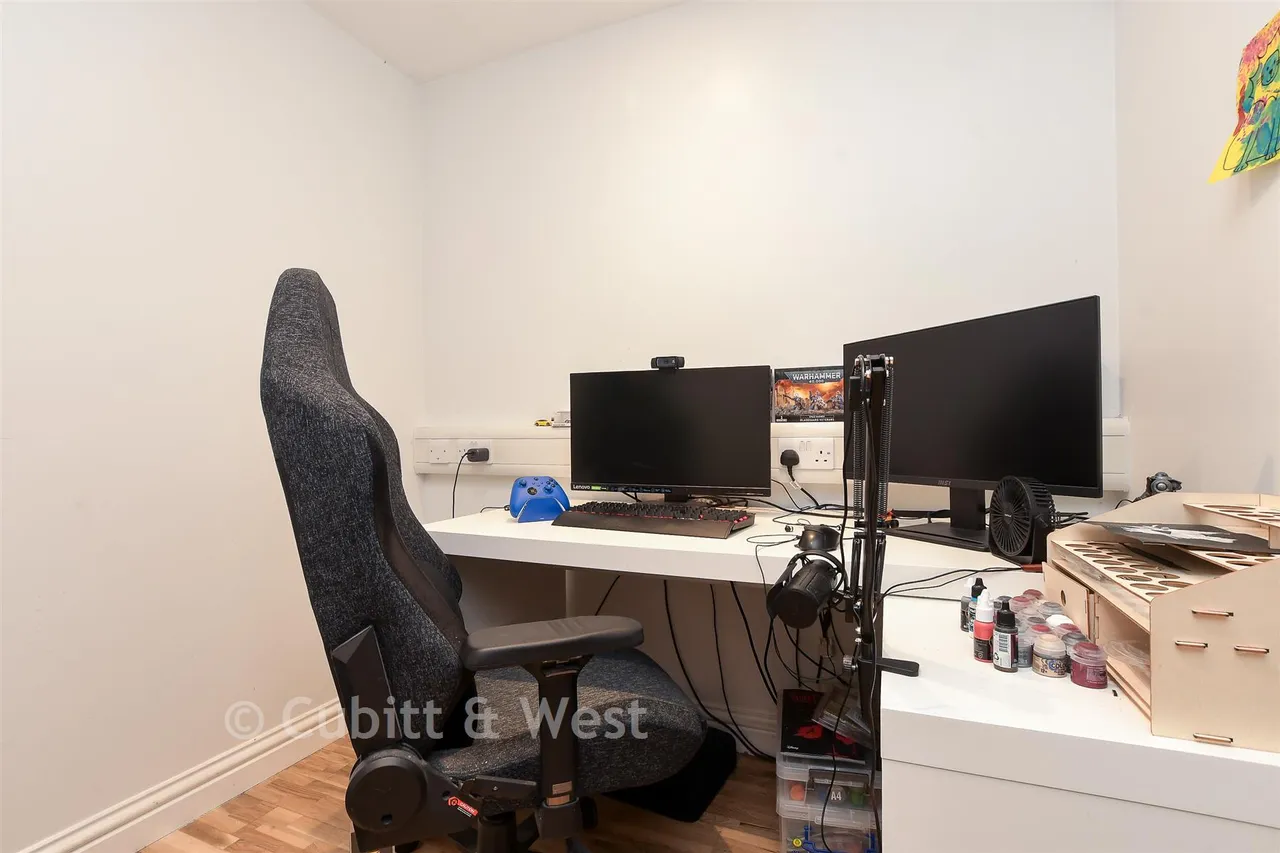 Mount Rise, Redhill, RH1, photo 8