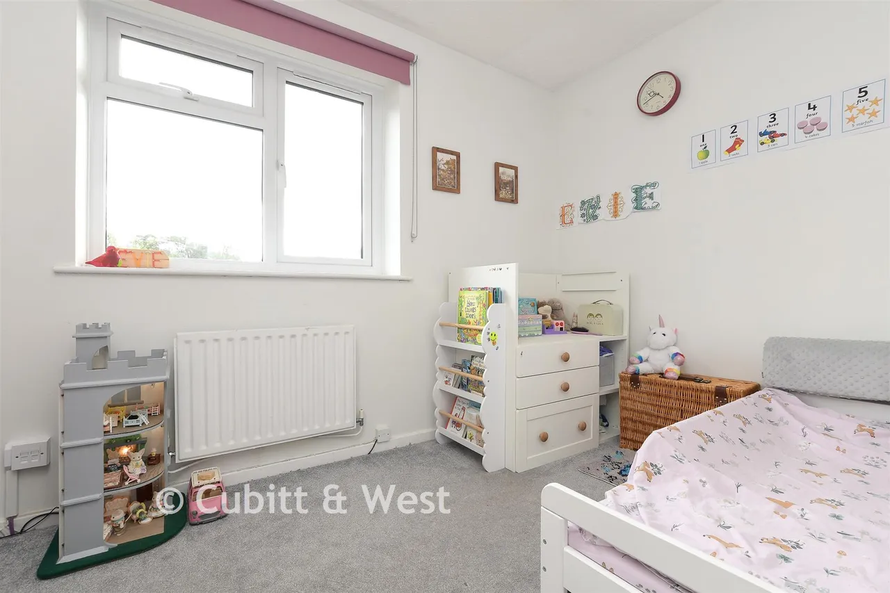 Mount Rise, Redhill, RH1, photo 12