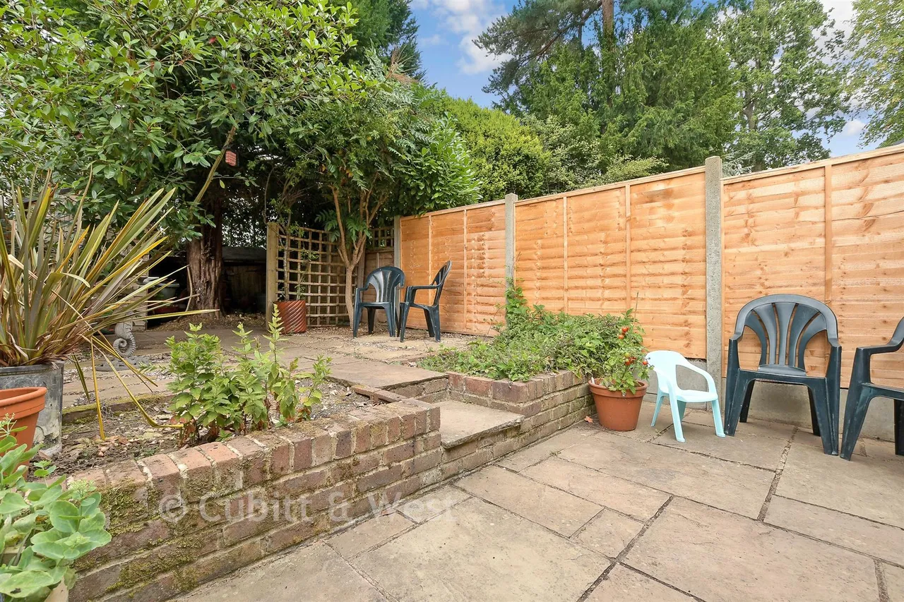 Mount Rise, Redhill, RH1, photo 16