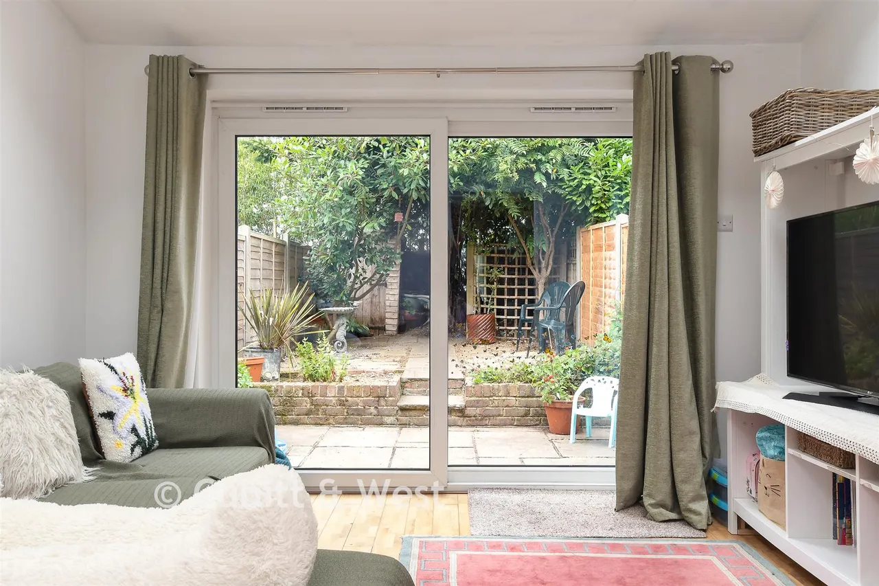 Mount Rise, Redhill, RH1, photo 4