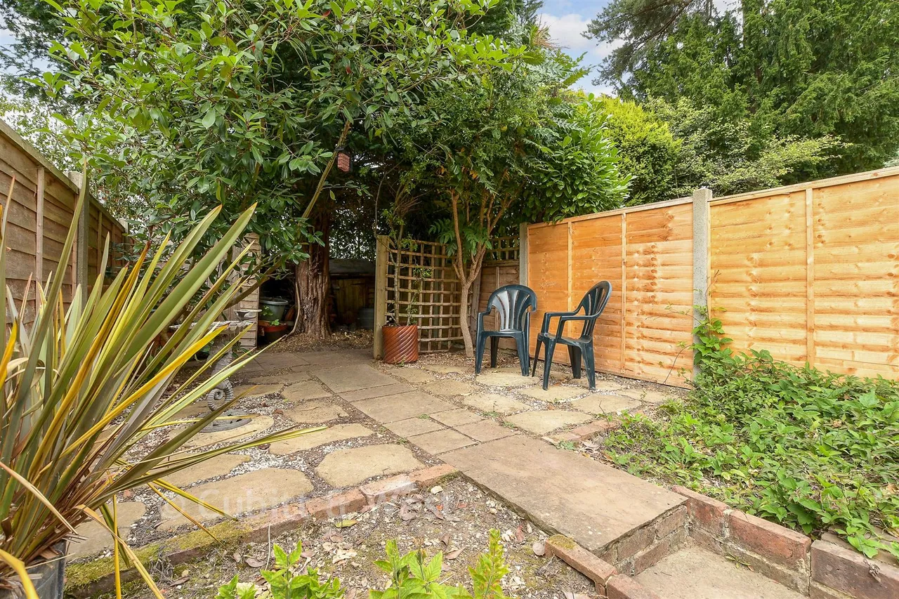 Mount Rise, Redhill, RH1, photo 14