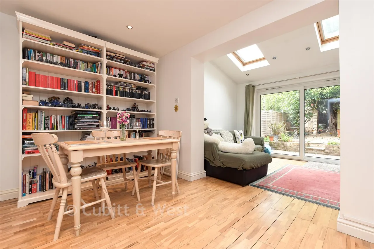 Mount Rise, Redhill, RH1, photo 2