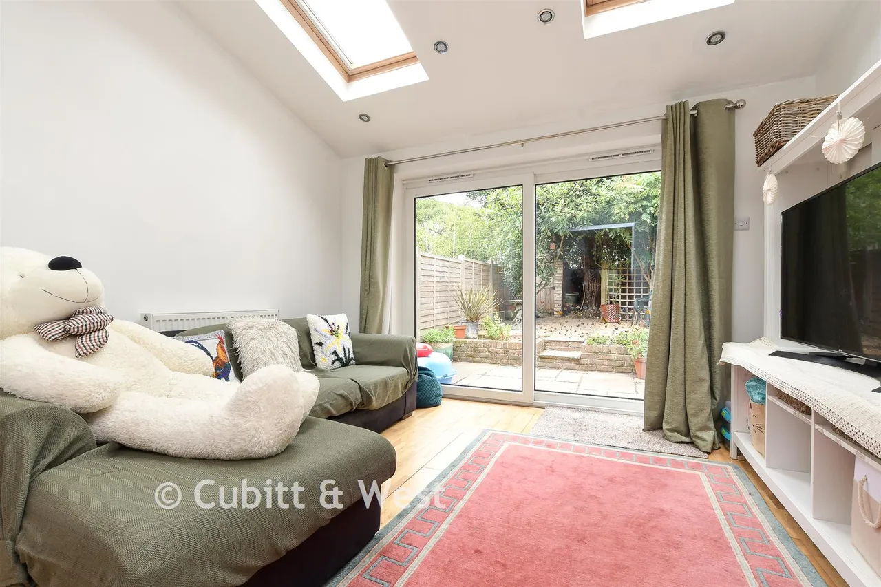Mount Rise, Redhill, RH1, photo 3