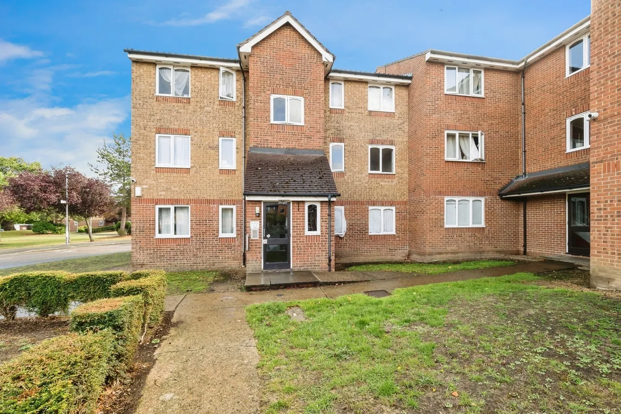 1 bed flat for sale — Honey Close, Dagenham, RM10