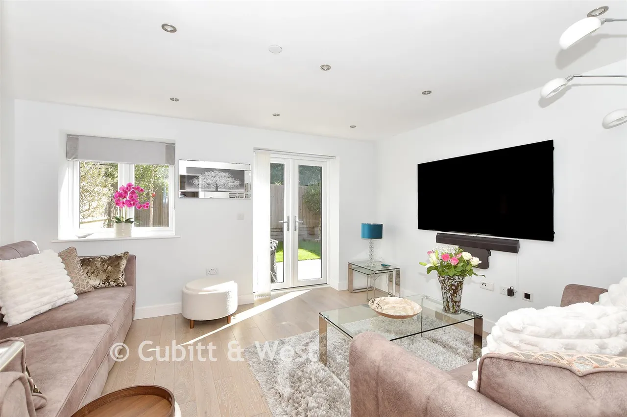 High Street, Lingfield, RH7, photo 13