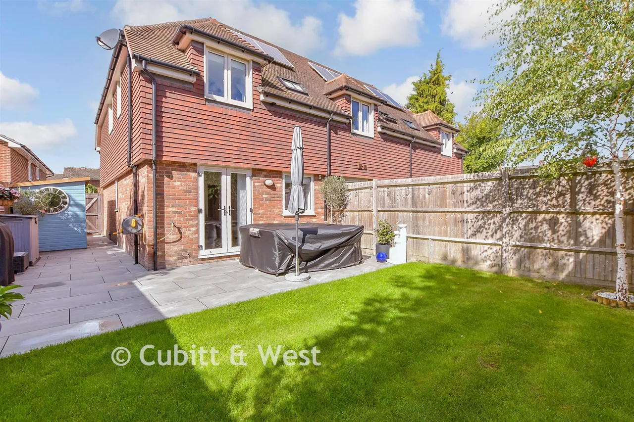 High Street, Lingfield, RH7, photo 12