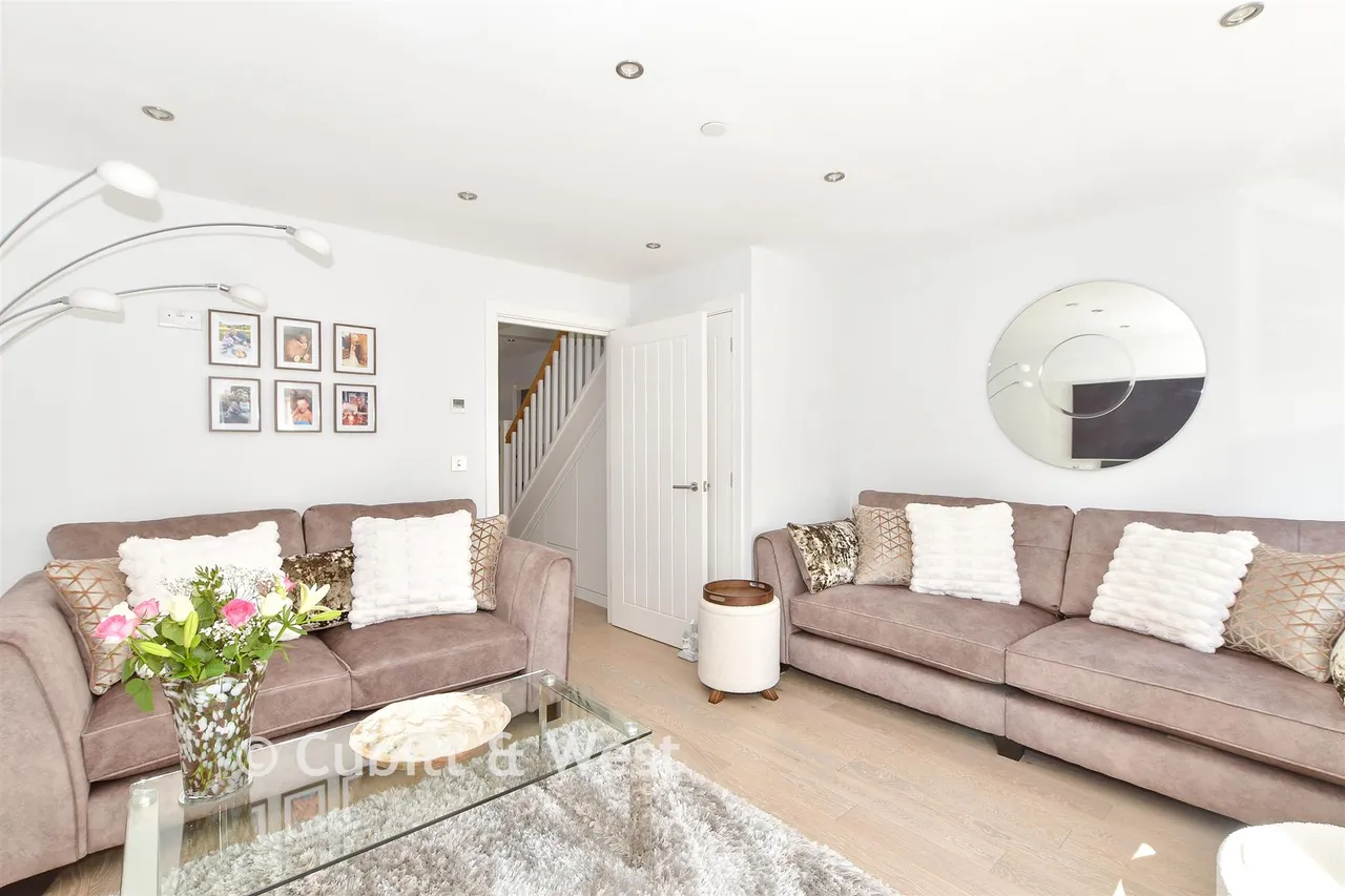 High Street, Lingfield, RH7, photo 3