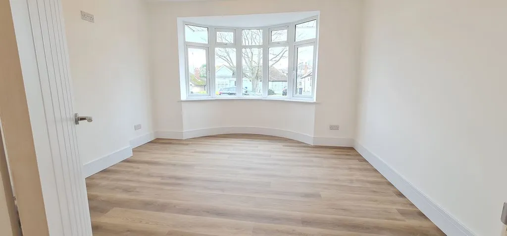 Weir Gardens, Rayleigh, Essex, SS6 7SY, photo 2