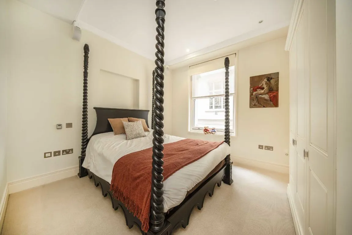 Lothbury, EC2R, photo 6