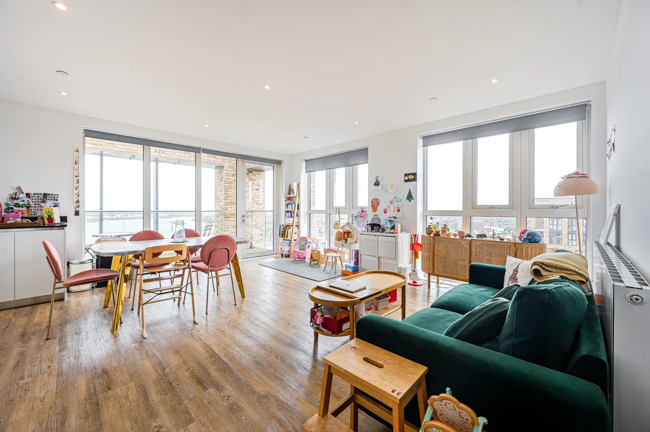 3 bed flat for sale — 144 Compton House, 7 Victory Parade, Plumstead Road, London