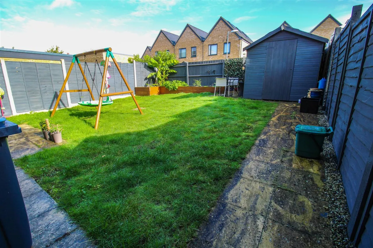 Barnsley Wood Rise, Newhall, CM17, photo 8