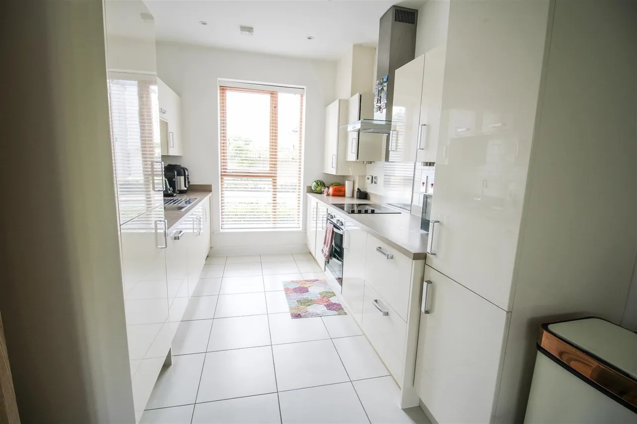 Barnsley Wood Rise, Newhall, CM17, photo 2