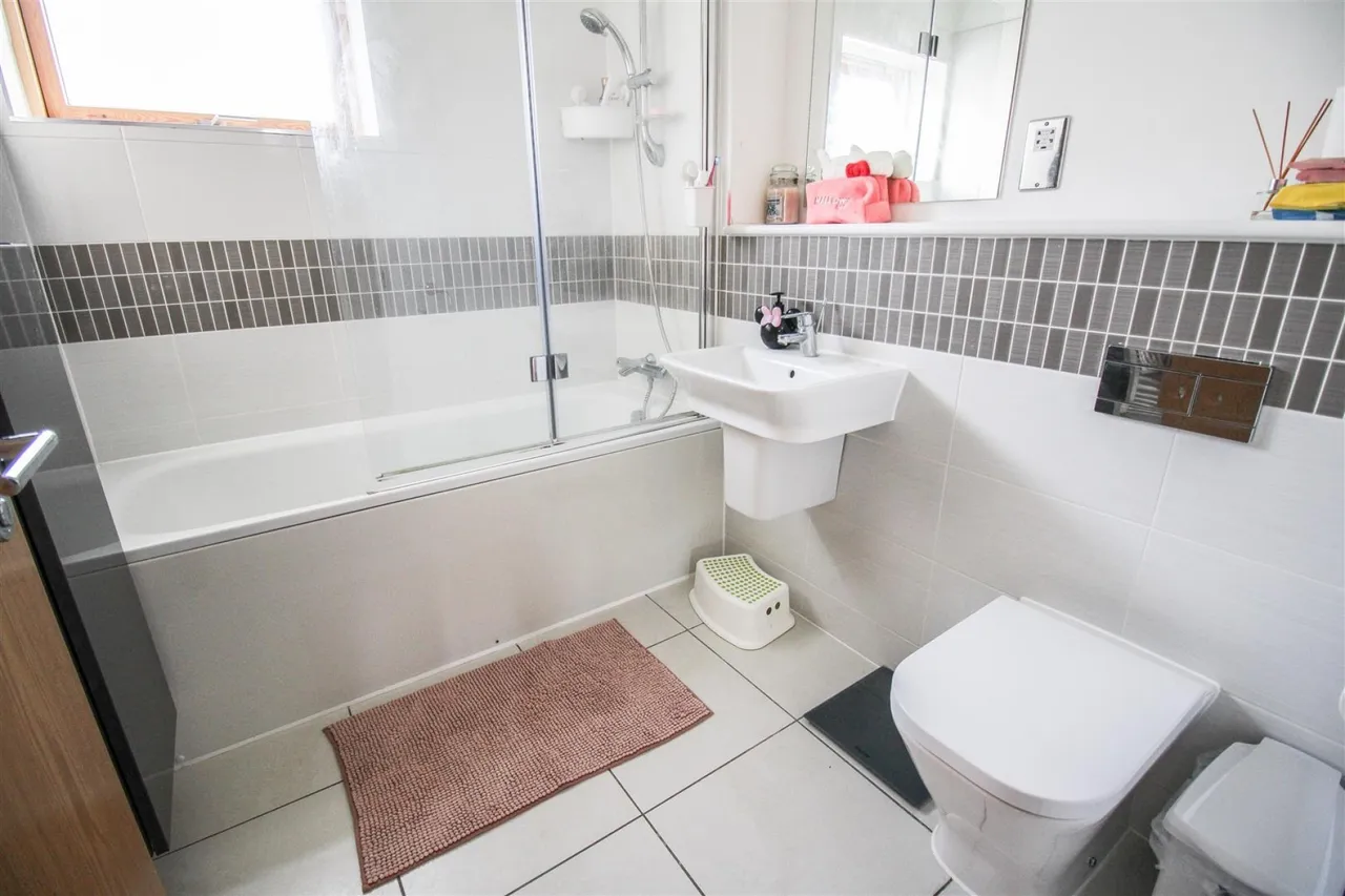 Barnsley Wood Rise, Newhall, CM17, photo 15