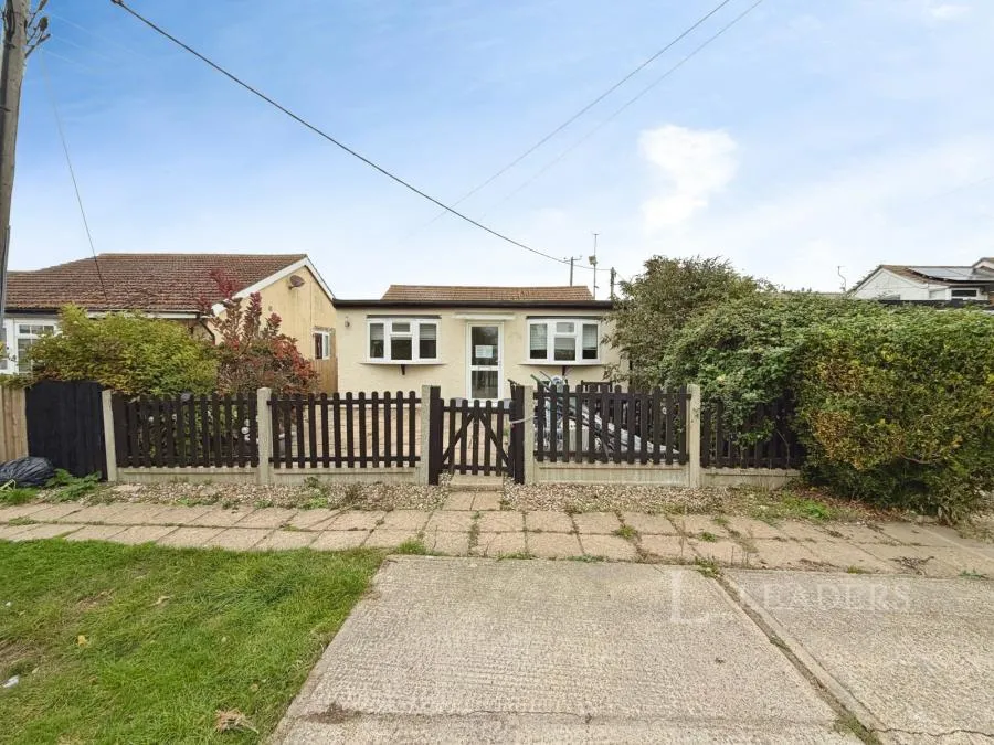 2 bed house for sale, Colne Way, Point Clear Bay, CO16