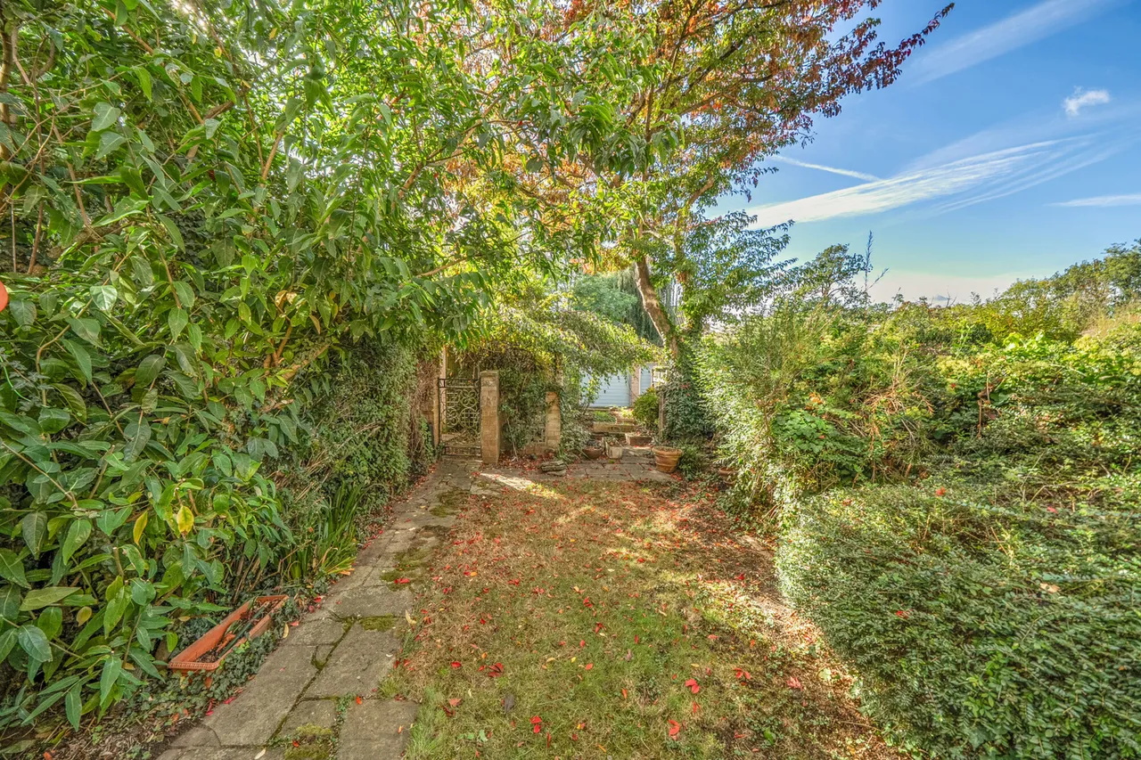 Flag Walk, Pinner, HA5, photo 19