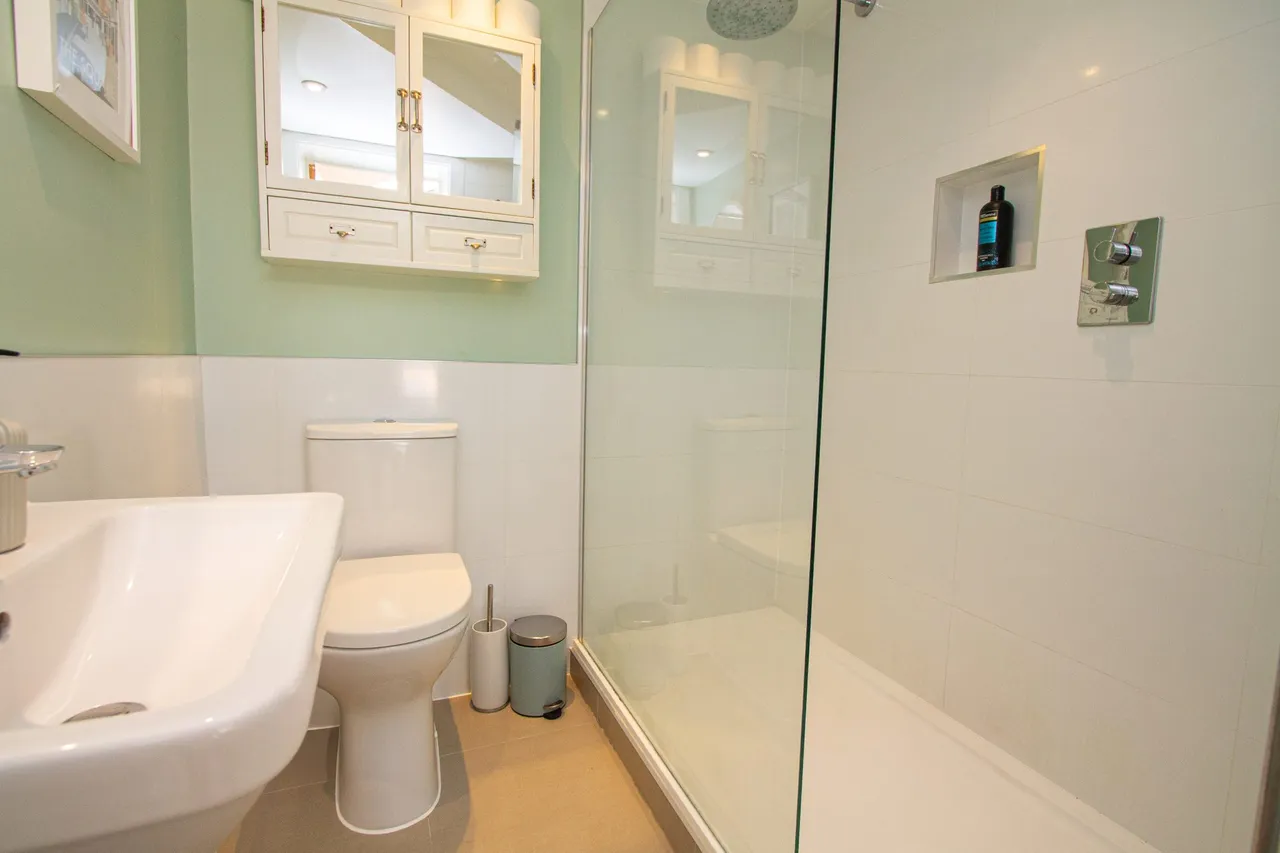 Clarence Road, Fleet, GU51 3XP, photo 10