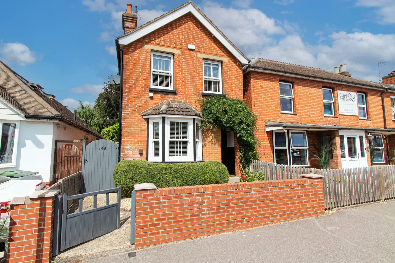 3 bed house for sale — Clarence Road, Fleet, GU51 3XP