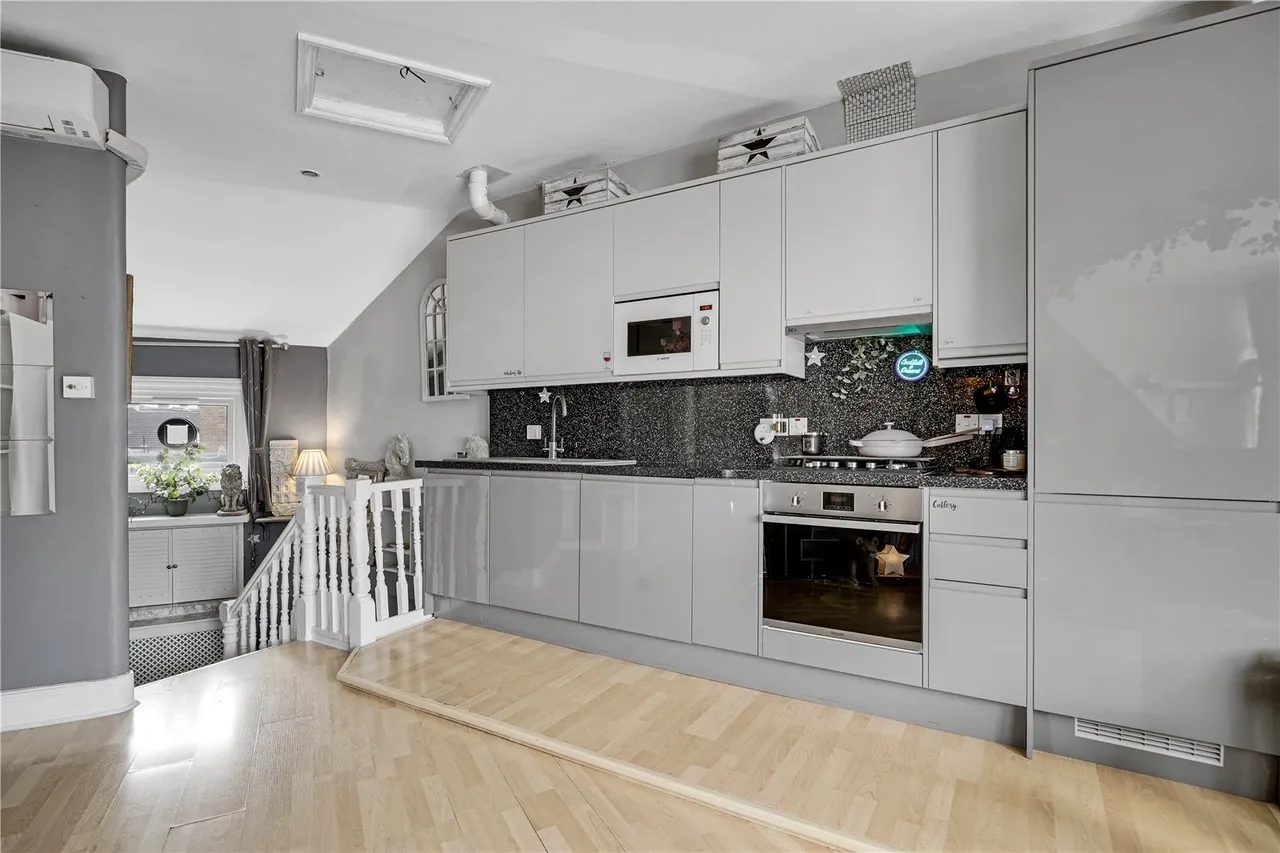 Upper Richmond Road West, London, SW14, photo 2
