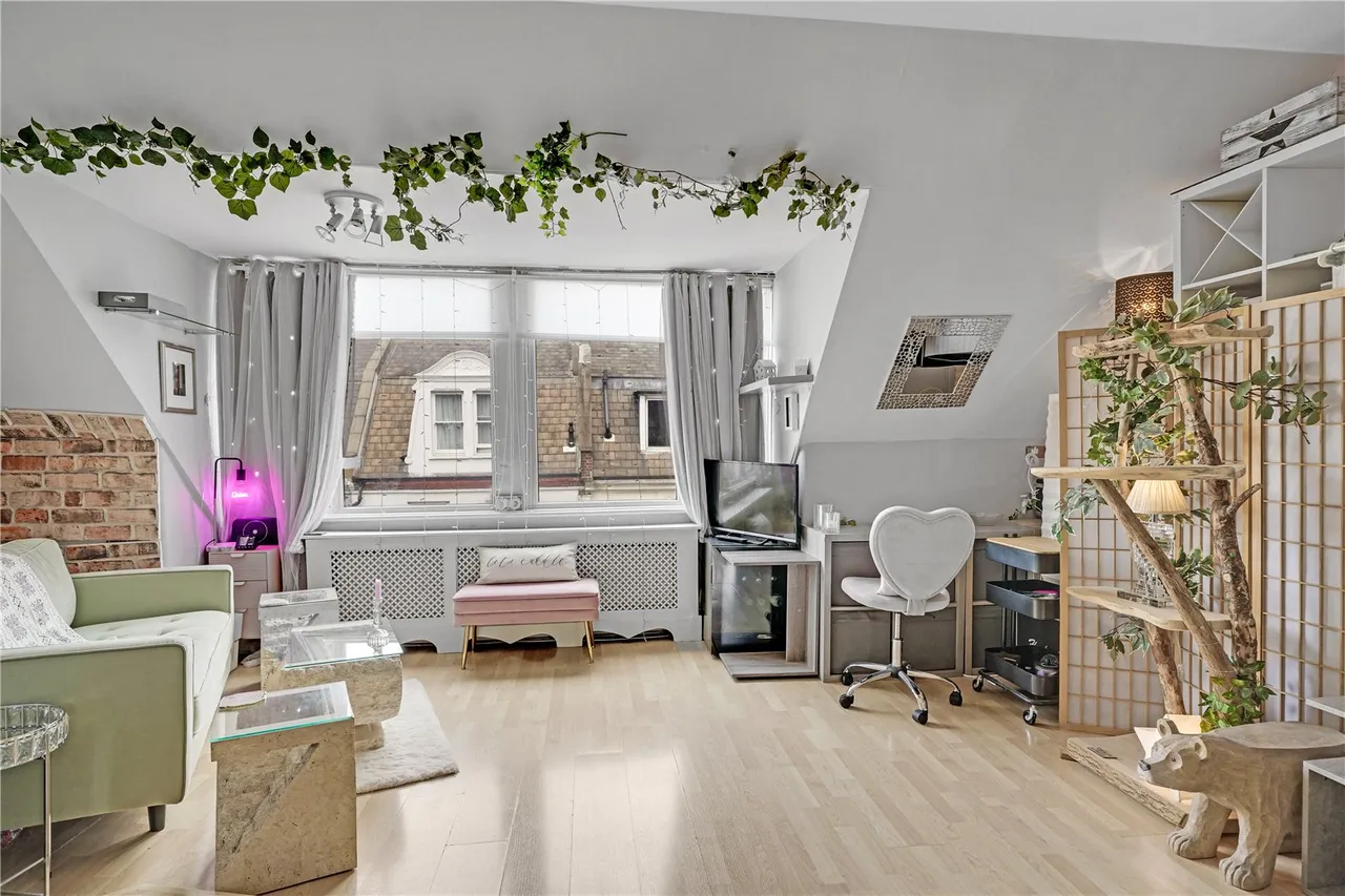 Upper Richmond Road West, London, SW14, photo 3