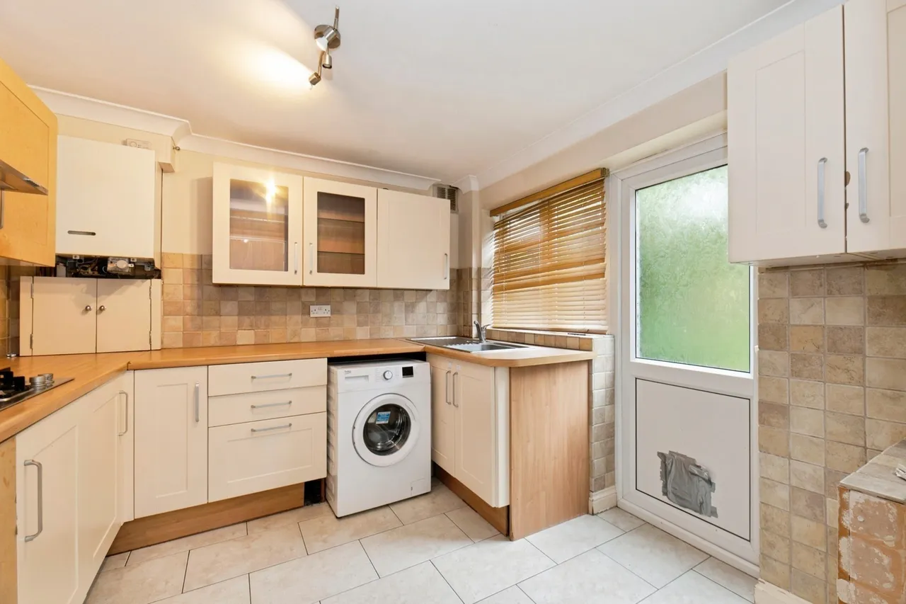Wilton Place, New Haw, KT15, photo 13