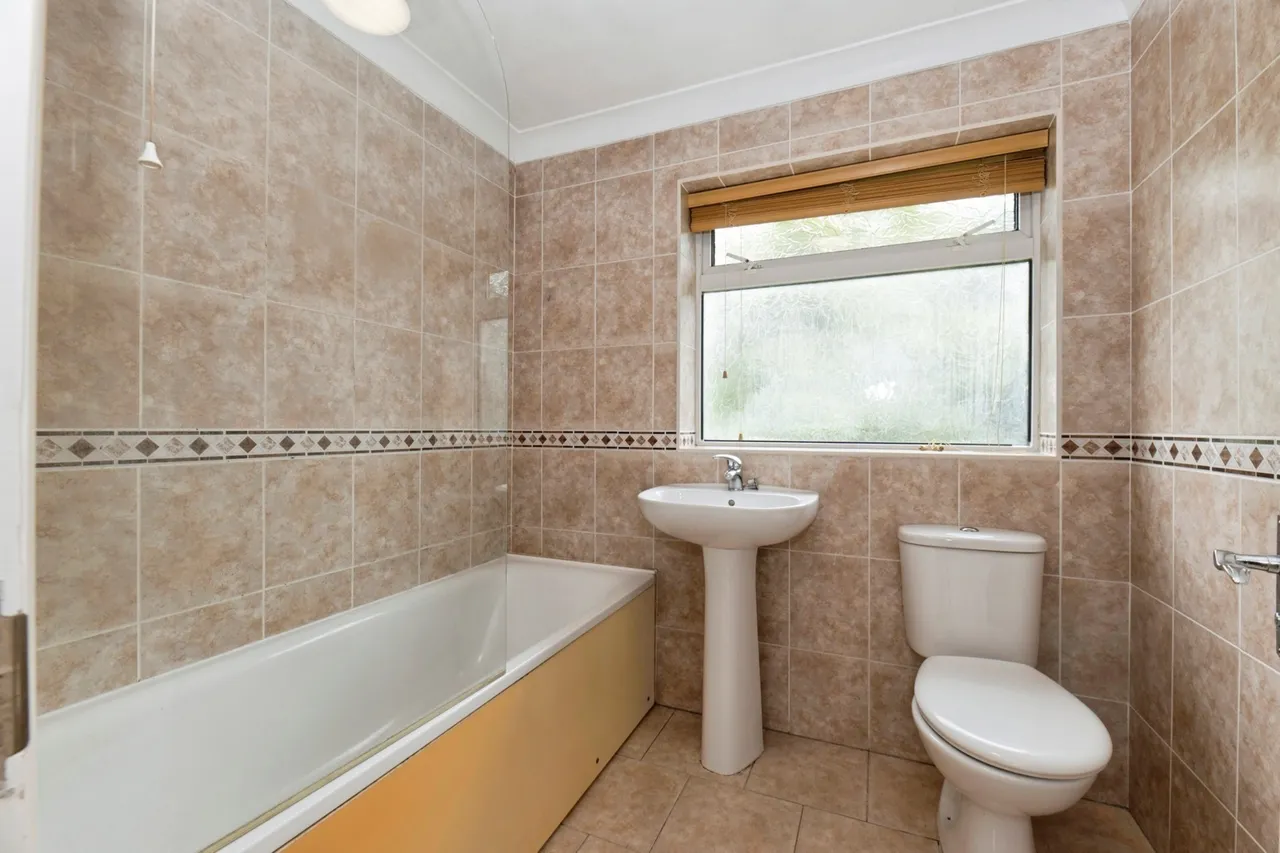 Wilton Place, New Haw, KT15, photo 5